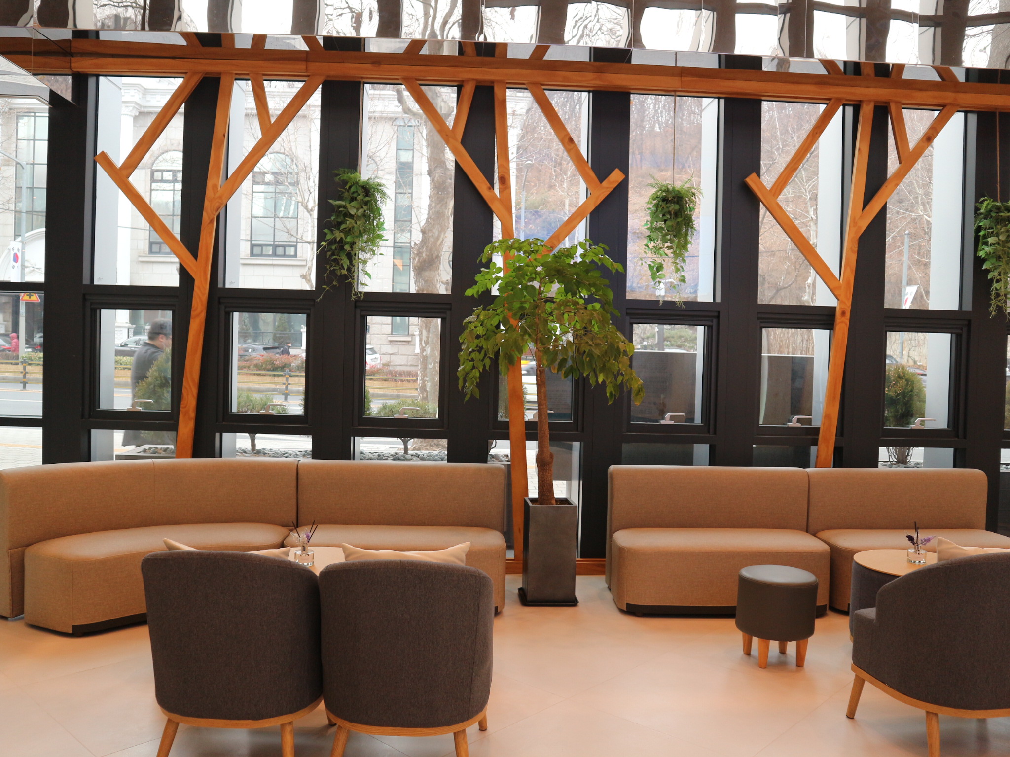 �� ȸ�� �湮���� ���� �� ���� �ֹε��� ���ͷ� �̿� ������ ������ ���õǾ� �ֽ��ϴ�.